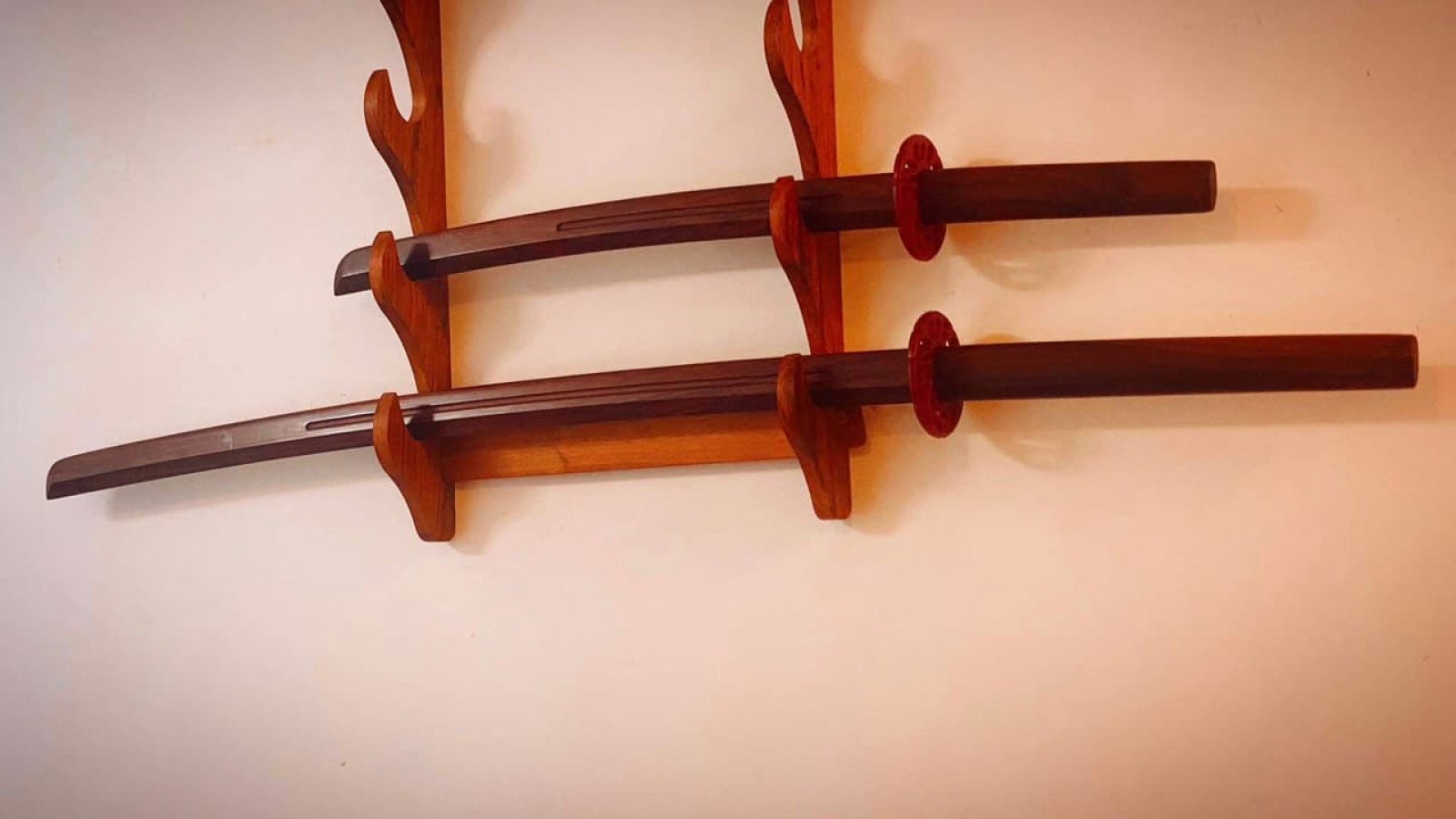 Giá đỡ binh khí -Cách bảo dưỡng binh khí võ thuật